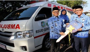 Pemkab Banyuwangi Terima Bantuan Mobil Ambulans dari Bank Jatim