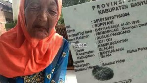 Kisah Supiyani, Nenek 101 Tahun yang Masih Kuat Cari Kayu Bakar di Hutan
