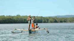 Nelayan-berburu-ikan-di-Kawasan-Bedul-Segoro-Anakan,-Alas-Purwo.