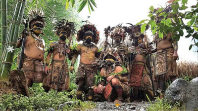 Tarian Papua di Kampung Primitif