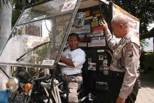 Pakai Motor Roda Tiga, Pria Difabel Ini Keliling Indonesia