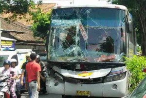 Five Vehicles Involved in Successive Accidents in Rogojampi