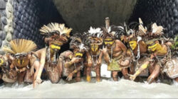 Tarian-Papua-di-Kampung-Primitif