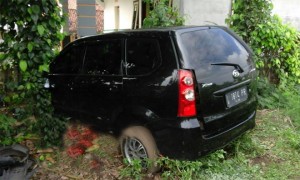 Sleepy Driver, Xenia Tabrak Pick Up Ngeban di Wongsorejo