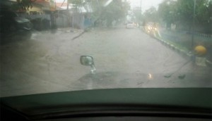 Rain 30 Minute, Sejumlah Jalan di Kota Banyuwangi Terendam Banjir