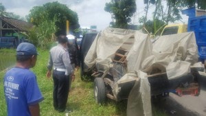 Mesin Mati di Atas Rel, Pikap Remuk Ditabrak KA Probowangi