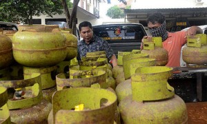 Police raid the house of LPG Gas Pengoplos in Banyuwangi