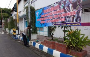 Banyuwangi Police Post Banners Appeal to Tour de Indonesia