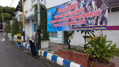 Banyuwangi Police Post Banners Appeal to Tour de Indonesia