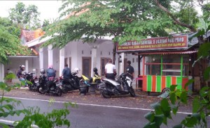 Visit Kos Place, A group of debt collectors towing students' motorbikes