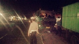 Sleepy Driver, Truk Hino Seruduk Truk Engkel & Pick Up di Wongsorejo