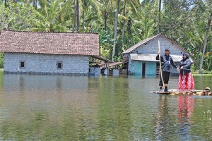 Banjir di Muncar Belum Surut, Air Menggenang Setinggi Dada Orang Dewasa