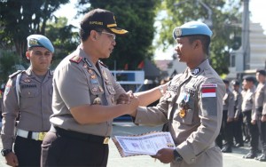 Pulang dari Sudan, Brigadir Tri Pepri Terima Penghargaan dari Kapolres Banyuwangi