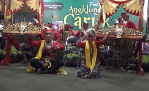 The Banyuwangi Regional Government held the Students' Angklung Caruk Festival