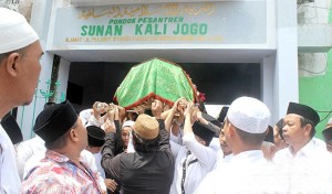 KH Mahrus Aly, The Banyuwangi Charismatic Kiai Dies