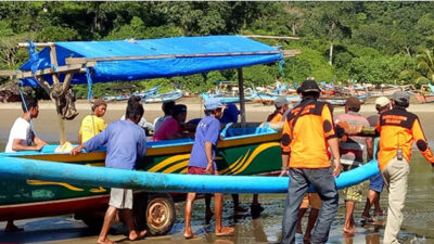 Slip, Nelayan di Pesanggaran Hilang Terseret Ombak