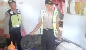 Polisi Gerebek Penjual Miras Jenis Tuak di Purwoharjo