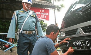 Pomal Razia Kendaraan Berstiker TNI dan Polri