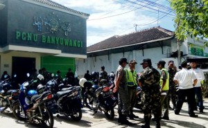 Thousands of NU masses and Banser attend the trial on the case of humiliation of the Kyai