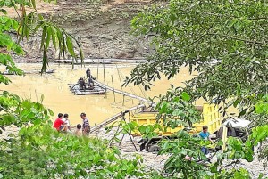 Tambang Pasir Menggila, Sungai Kalibaru Disedot dan Dikeruk