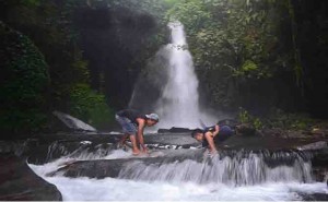 Keindahan Air Terjun Telunjuk Dewa Raung