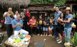 Bupati Anas Resmikan “Kampung Durian” di Banyuwangi