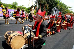 PDBI Apresiasi Festival Drum Band Ethnic Banyuwangi