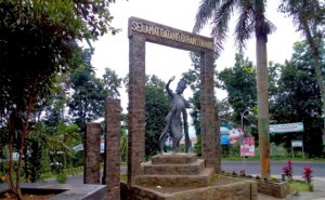 Banyak Dikunjungi, Patung Gandrung Dipenuhi Sampah