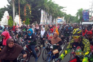 Ribuan Santri Wahidiyah Gowes di Banyuwangi