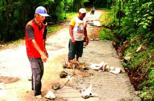 Puluhan Tahun Rusak, Jalan di Lingkungan Papring Tak Kunjung Diperbaiki