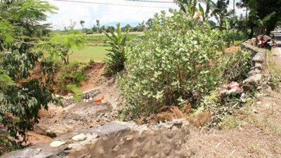 Takut Longsor, Warga Plengseng Sungai Possumur