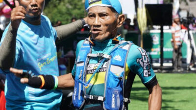 Seorang Kakek Ikut Lomba Lari di Lintasan Banyuwangi Ijen Green Run