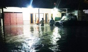 Akibat Hujan Deras, Banjir Setinggi 1 Meter Rendam 20 Residents' Houses in Banyuwangi
