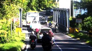 Jembatan Tambong Padat, Pengendara Harus Ekstra Waspada