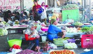 Banyak Pedagang Berjualan di Emperan, Pedagang di Dalam Pasar Muncar Mengeluh Sepi