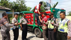 Polsek Songgon Gagalkan Pengiriman Ribuan Botol Bir Untuk Acara Hajatan