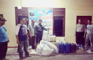 Concise 4 Drinkers & 5 liquor seller, Muncar Police Secures Hundreds of Liters of Tuak