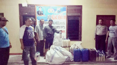 Ringkus 4 Peminum & 5 Penjual Miras, Polsek Muncar Amankan Ratusan Liter Tuak