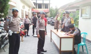 Pastikan Keamanan, Aparat Terus Lakukan Penjagaan Sejumlah Gereja di Banyuwangi