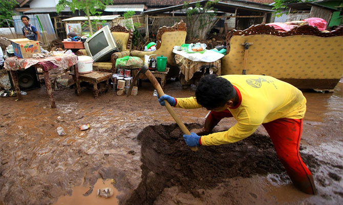 Banjir Lumpur Rusak  Puluhan Rumah  di Desa Alas Malang 