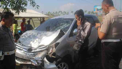 Brakkk! rammed into Avanza, Pengendara Motor Patah Tulang