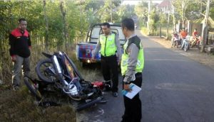 Brakkk! Dua Motor Adu Moncong, Pengendara Patah Tulang