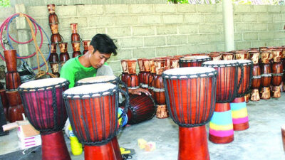 Alat Musik Jimbe Buatan Sempu Tembus Eropa