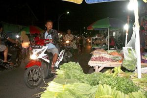 Bulan Ramadan, Pasar Sore Jajag Semakin Padat