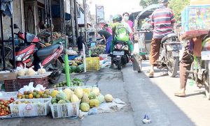 Pedagang Emperan Pasar Muncar Bandel