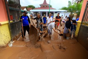 Residents along the Badeng River are advised to be alert for subsequent flash floods