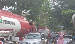 Tak Patuhi Aturan, Truk Besar Jadi Biang Macet di Genteng