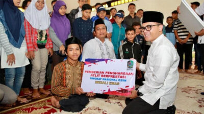 Bupati Anas Berikan Reward Pada 95 Atlet Muda Berprestasi