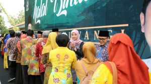 Gelar Halalbihalal, Bupati Anas Ajak Ribuan ASN Doakan Para Mantan Bupati