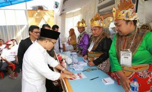 Pastikan Pilgub Jatim Berjalan Lancar, Bupati Anas Keliling ke Sejumlah TPS